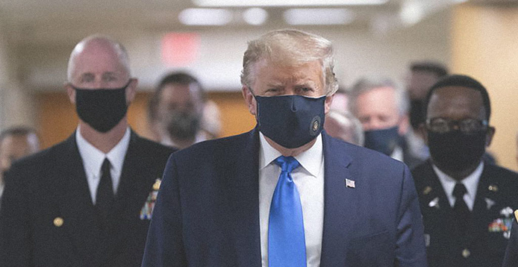 Trump con mascherina