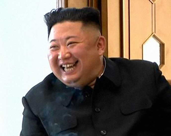 Kim Jong-un beffa sorridente