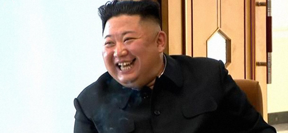 Kim Jong-un beffa sorridente