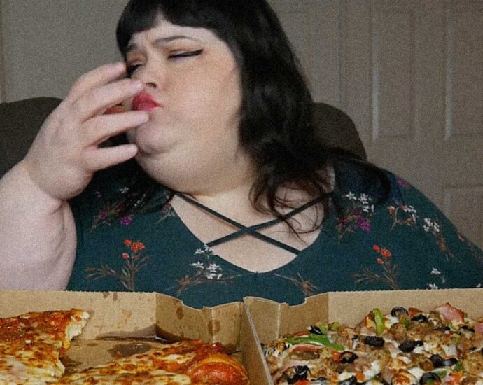 rabazza obesa mangia pizza a iosa